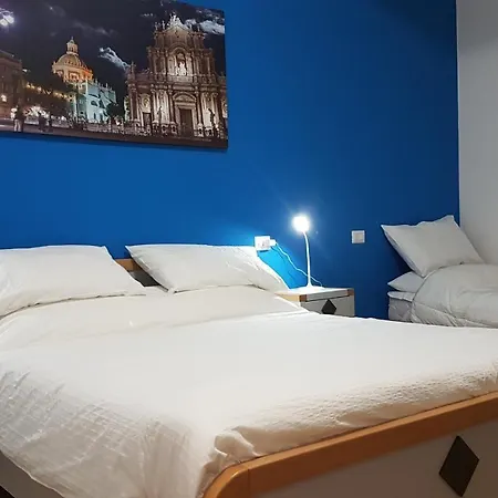 La Casa Del Viaggiatore 2* קטאניה